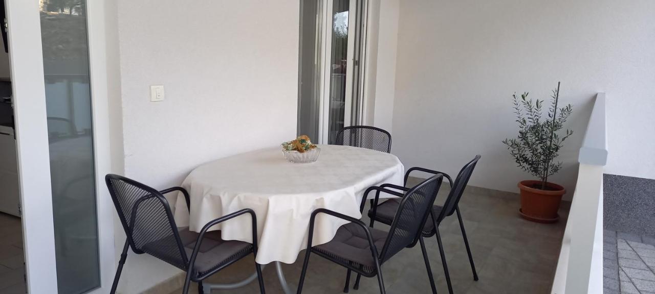 פרומאינה Apartments Danica מראה חיצוני תמונה