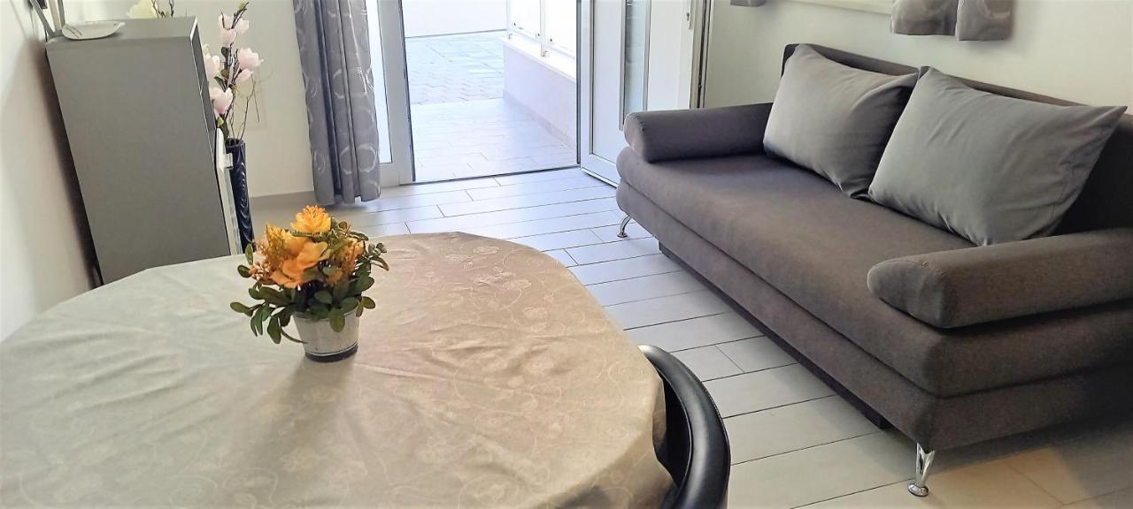 פרומאינה Apartments Danica מראה חיצוני תמונה