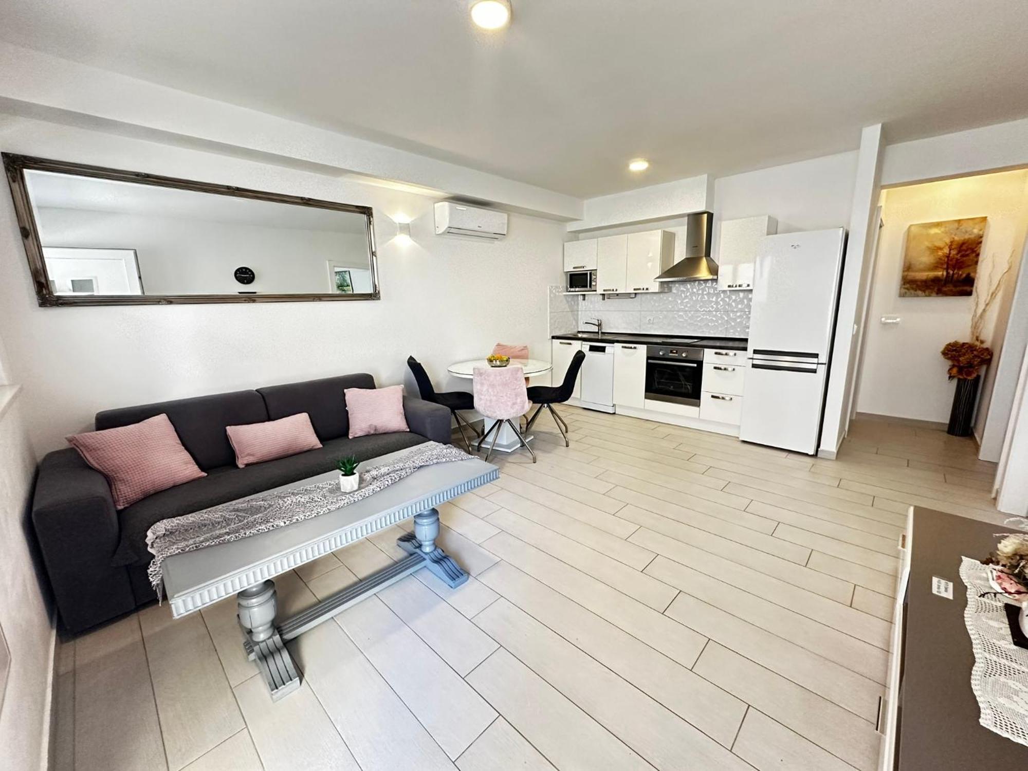 פרומאינה Apartments Danica מראה חיצוני תמונה