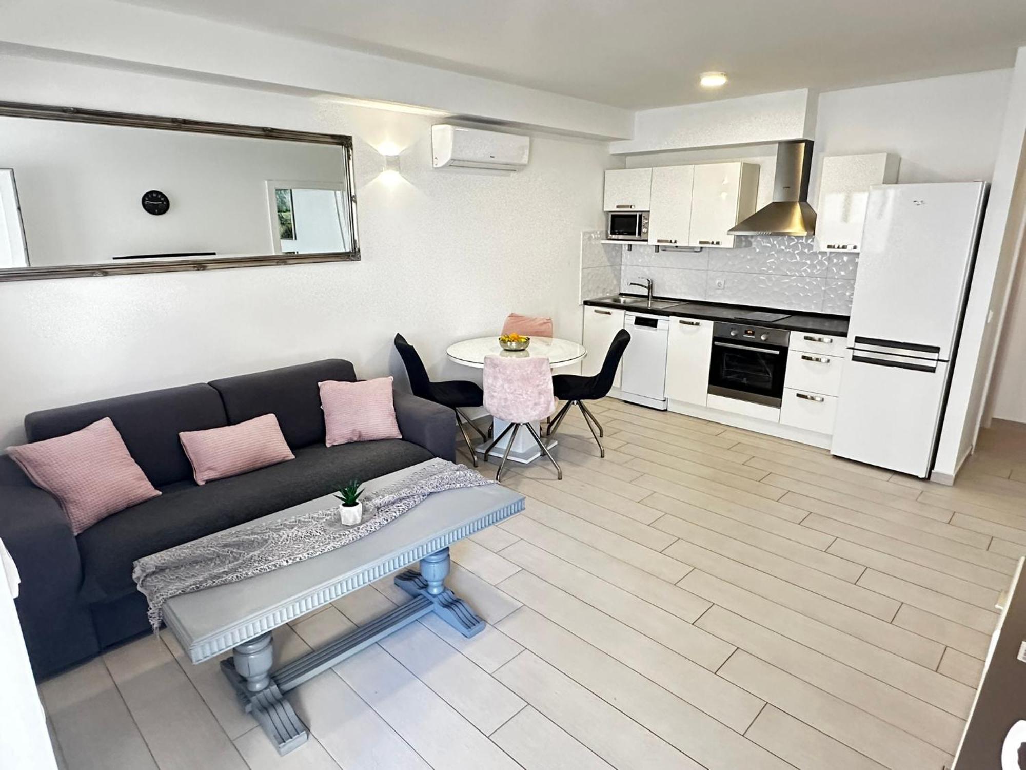 פרומאינה Apartments Danica מראה חיצוני תמונה