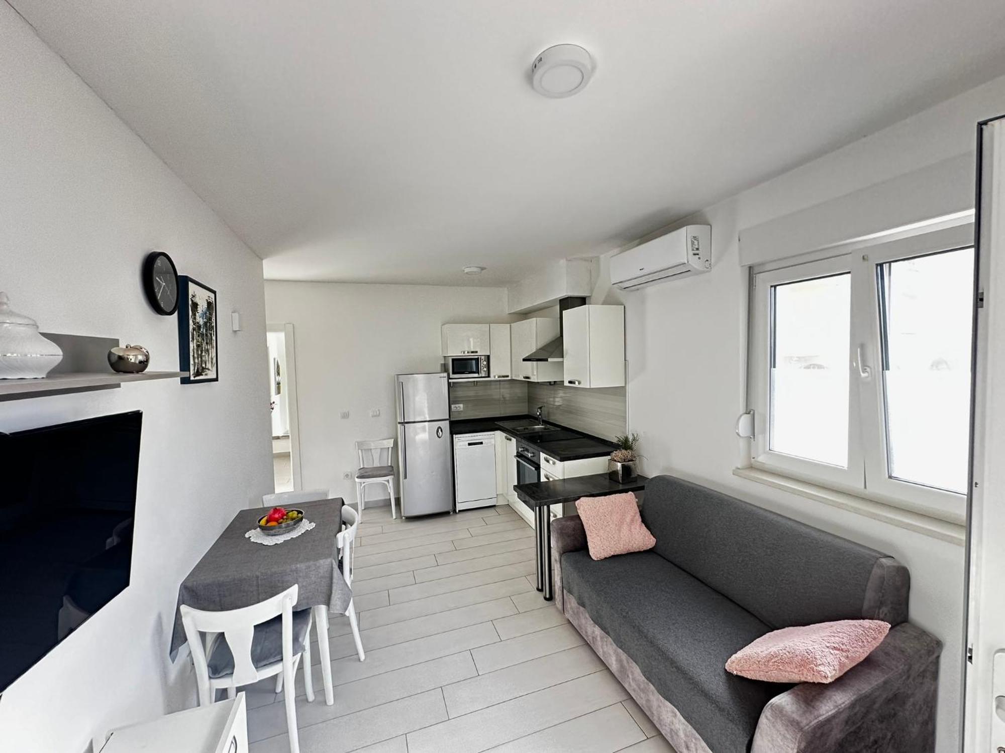 פרומאינה Apartments Danica מראה חיצוני תמונה