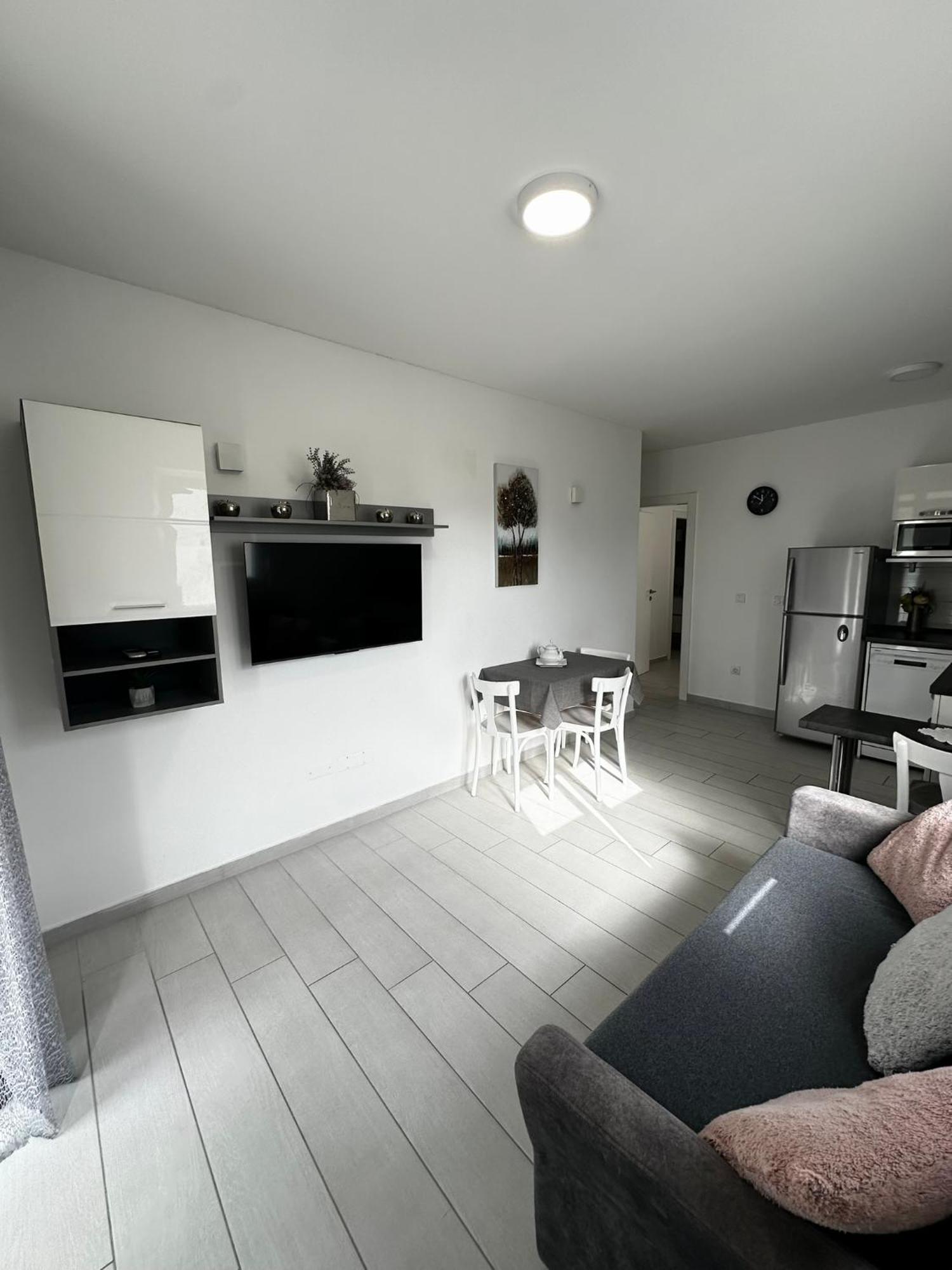 פרומאינה Apartments Danica מראה חיצוני תמונה