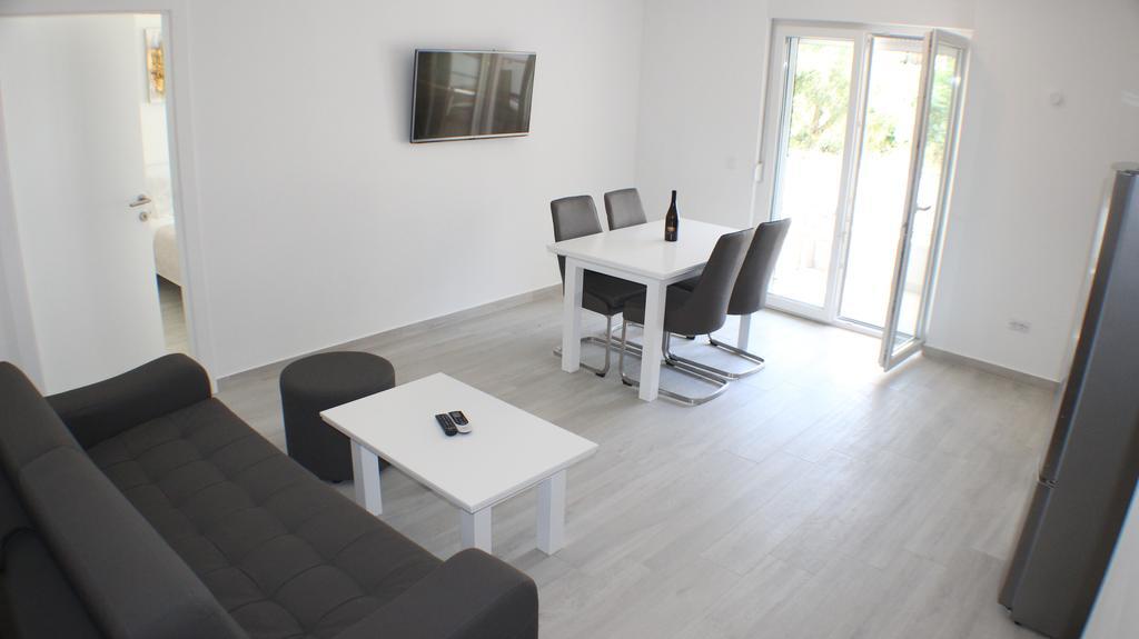 פרומאינה Apartments Danica מראה חיצוני תמונה