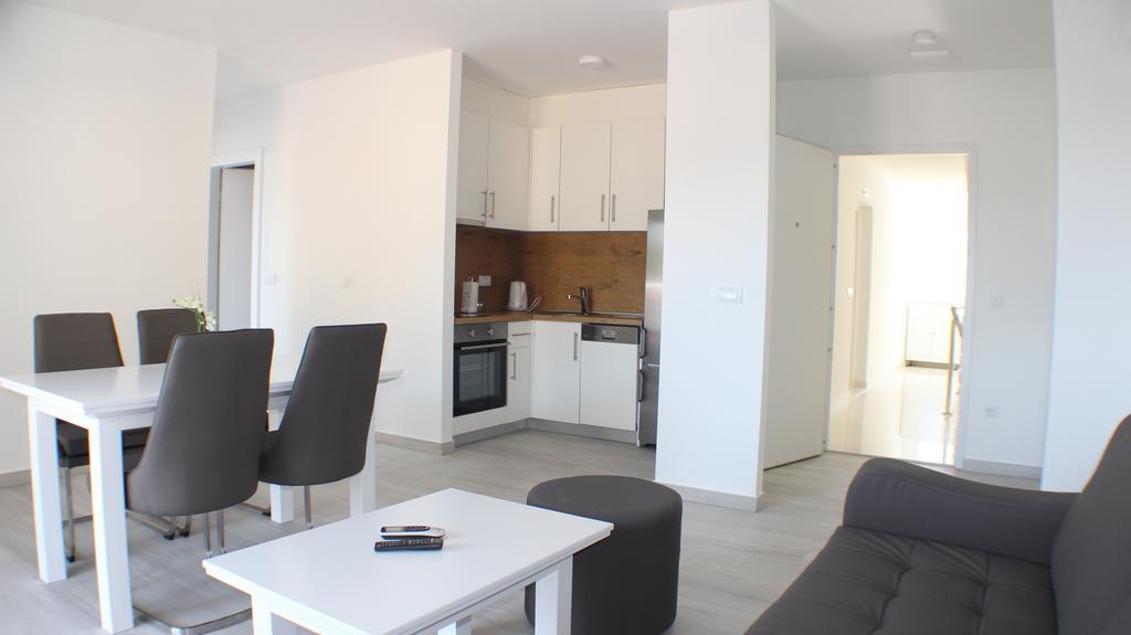 פרומאינה Apartments Danica מראה חיצוני תמונה
